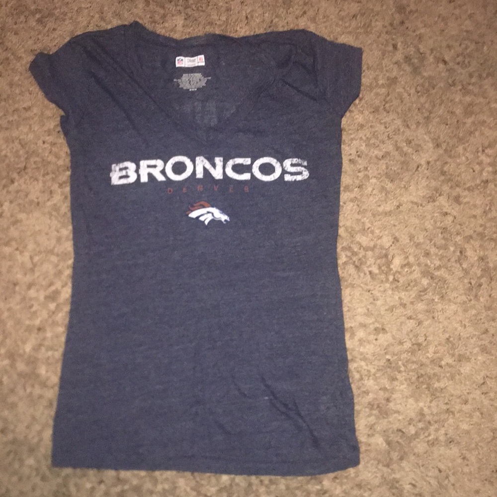 Broncos v neck